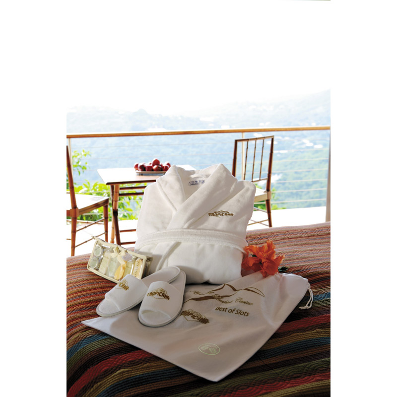 CABANA BAY Robe, Slippers & Travel Gift Set